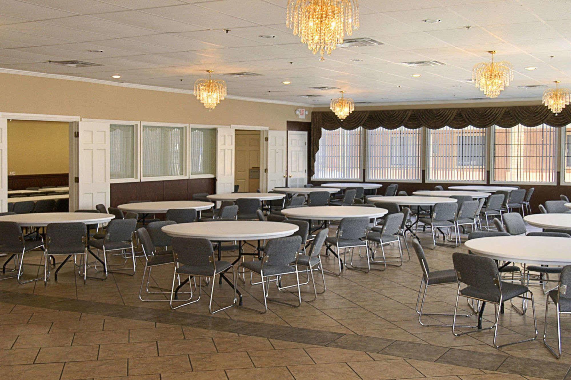 Travelodge By Wyndham Tulsa Restaurant photo
